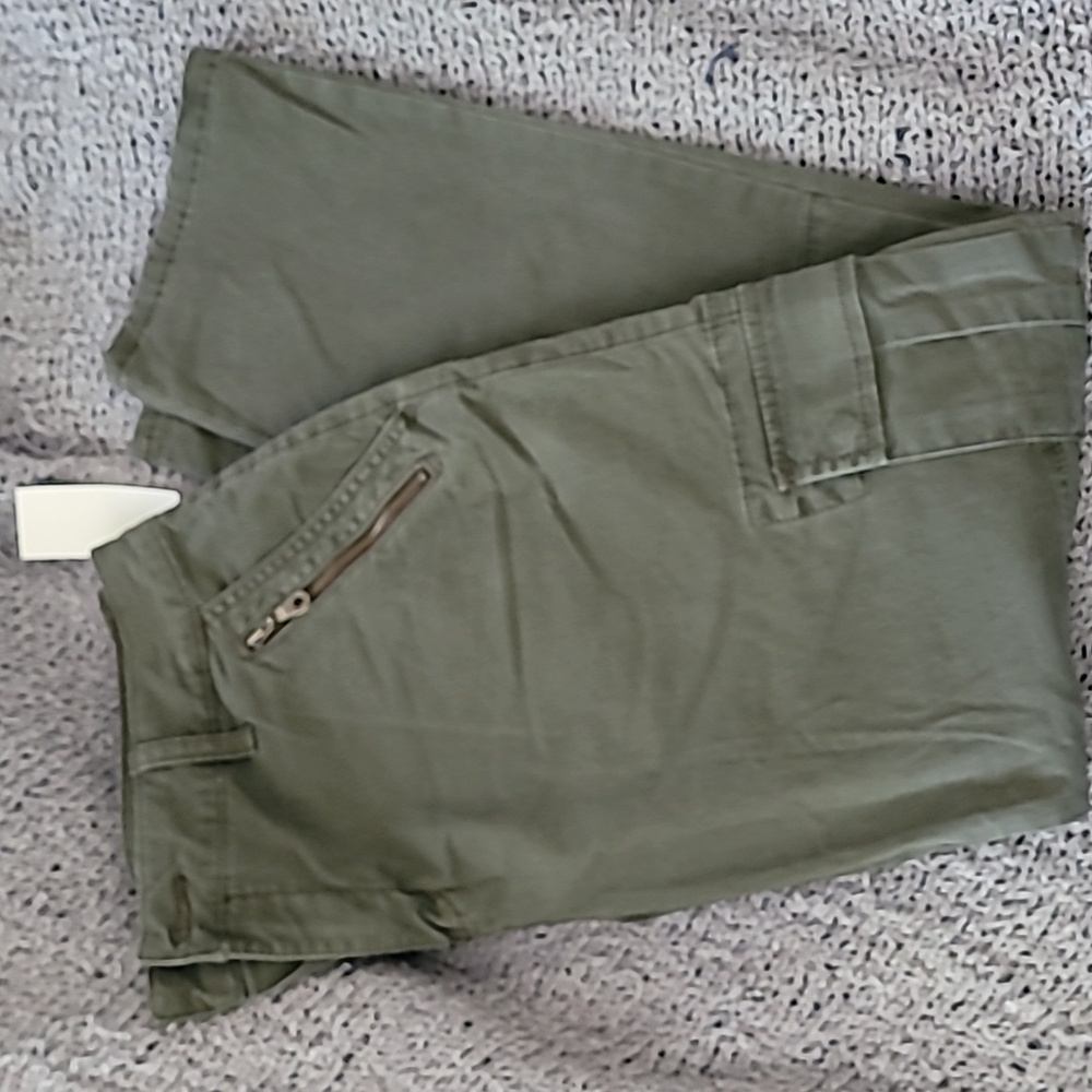 You can zip ..put and snap pocket choices